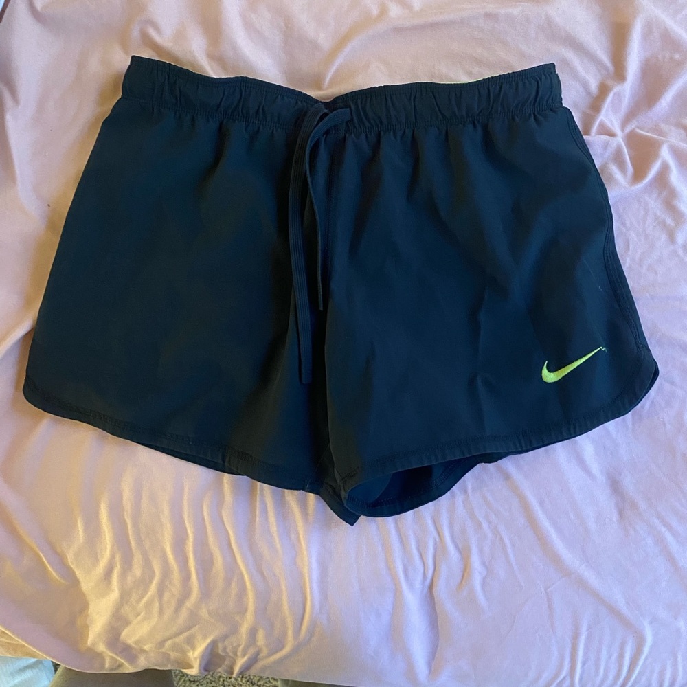 Nike women’s 2 in 1 shorts